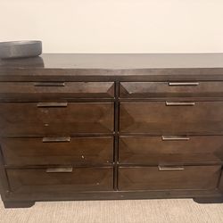 Queen bed set with dresser