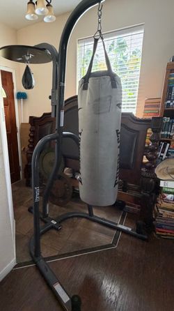 Punching bag whit frame tiene la pero tambien,Porch pick up