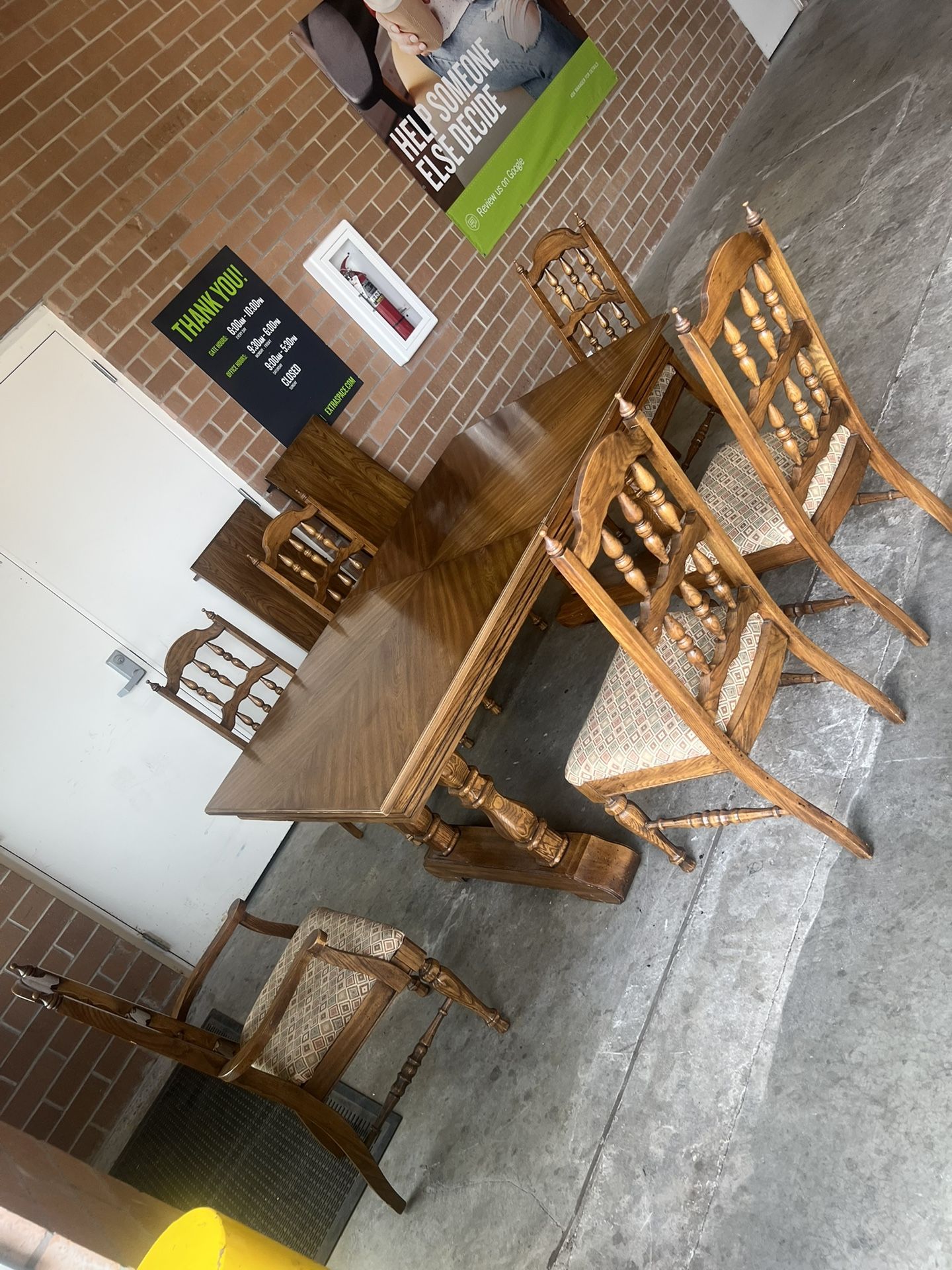 Dining Table w/6 chairs and 2 leaves