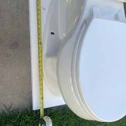 For Sale Excellent Condition Toilet Like New $80 