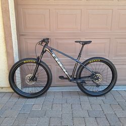 TREK ROSCOE 7 MOUNTAIN BIKE 27.5 INCH 1 X 12 SPEED DROPPER POST SEAT AIR SHOCK ROCKSHOX ( CHECK MY OTHER BIKES)