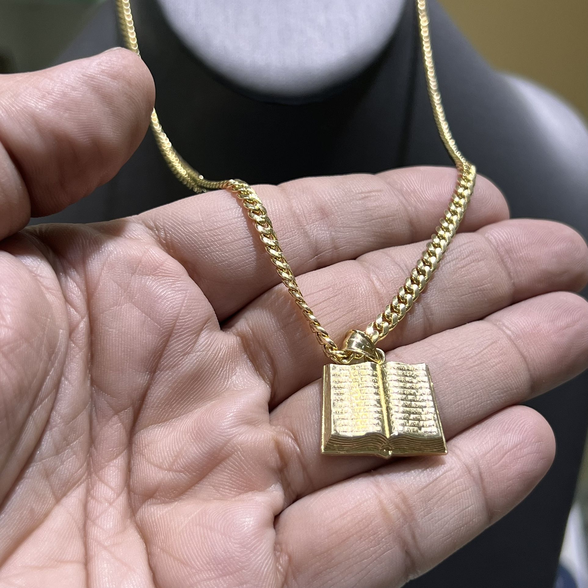 Real Gold Miami Chain With Gold Pendant 4mm 20 Inches