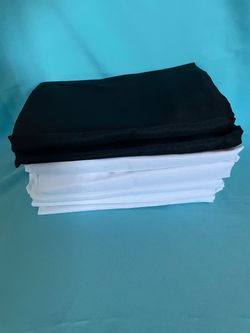 tengo 6 manteles blancos y negros $8