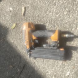 Pistola De Clábos 18 