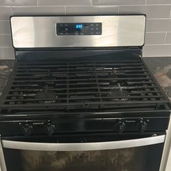 Frigid Air Refrigerator And Gas Stove 
