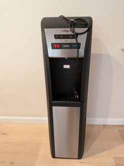 Bottom loading water dispenser