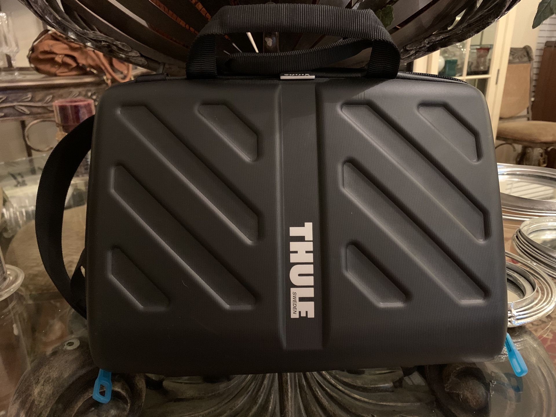 Brand “New “Thule hard shell top of the line computer case to fit 13 laptop