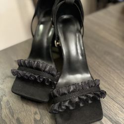 Black Ruffle Heels 