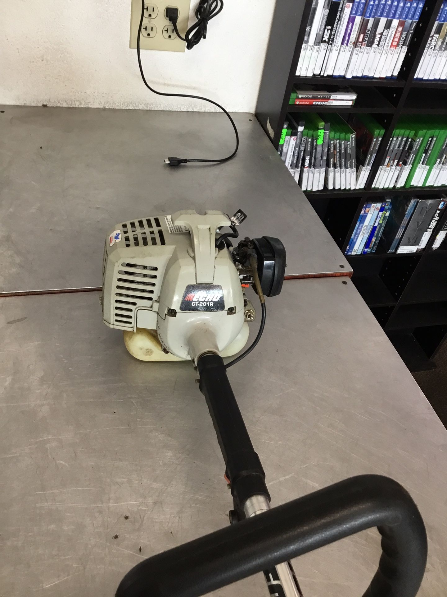Echo Gt-201R Curved Shaft Trimmer 21.2 Cc Gas Powered With Plastic Bades Inv# 11091162263