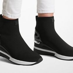 Michael Kors Skyler Bootie Black Soft Knit/Patent High-Top Wedge Sneakers 7.5