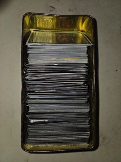 Magic the gathering Large Lot of Trading Cards in Tin