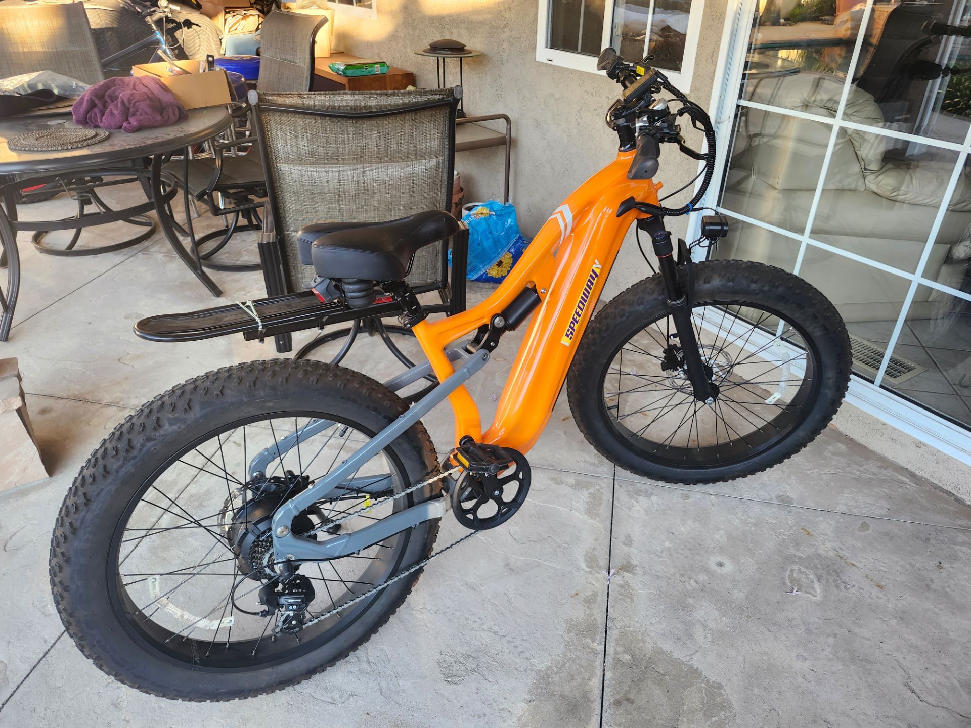 Pucky puppy labrador e bike