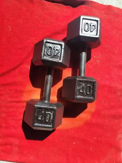 SET OF 40LB.  HEXHEAD DUMBBELLS TOTAL 80LBs  
11525 S HALSTED DUNKIN DONUTS/7111.S WESTERN WALGREENS  
80$  CASH ONLY AS IS