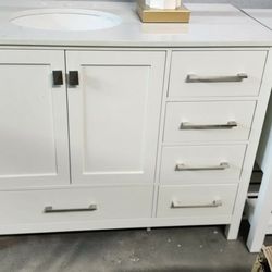 42 In White Bathroom Vanity With Top And Sink
