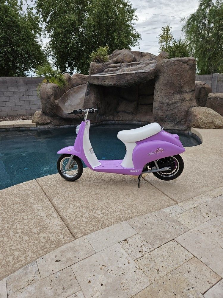RAZOR POCKET MOD SCOOTER"BETTY"