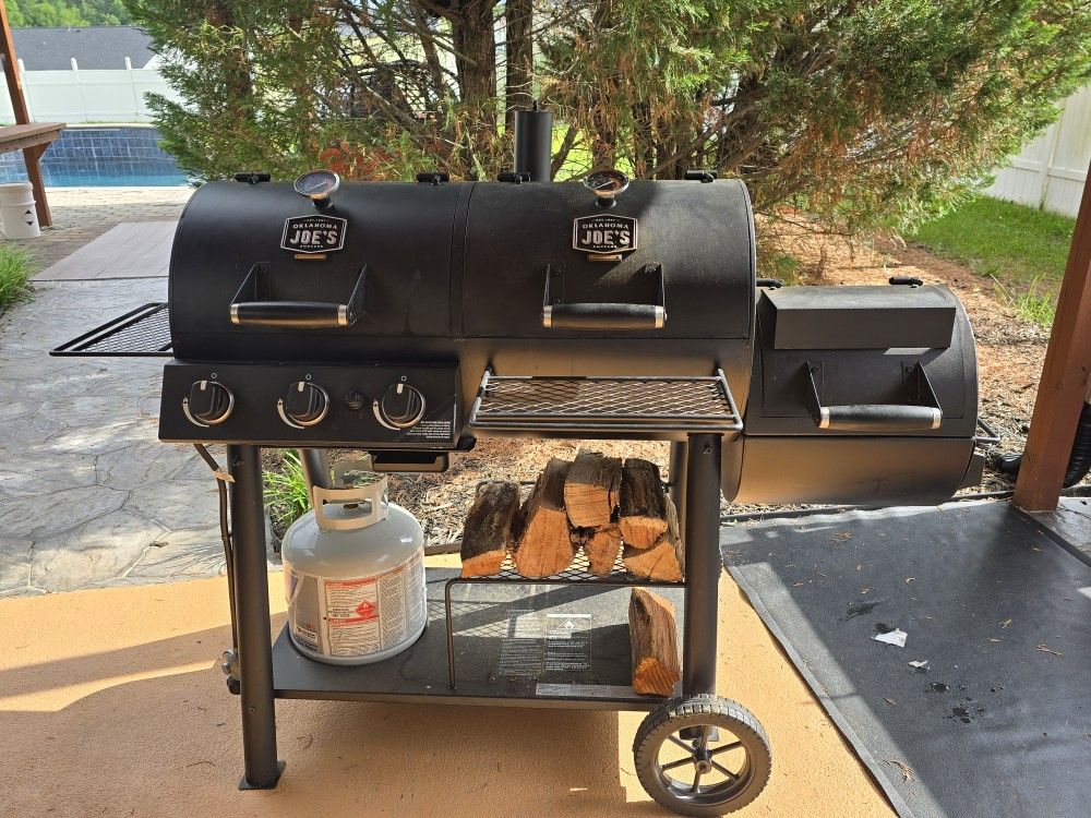 Oklahoma Joe's Canyon Combo Smoker/Grill.