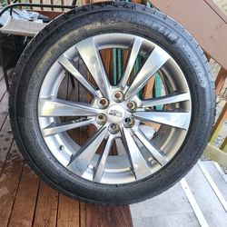 X4 20" Cadillac XT5 XT6 OEM Wheel Rim, hub cap, and Michelin tires