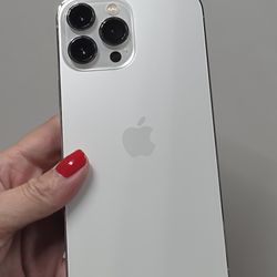 Iphone 13 Pro Max Unlocked. 128GB.  El Precio Es Firme. Esta Desbloqueado. Tiene 128GB. 