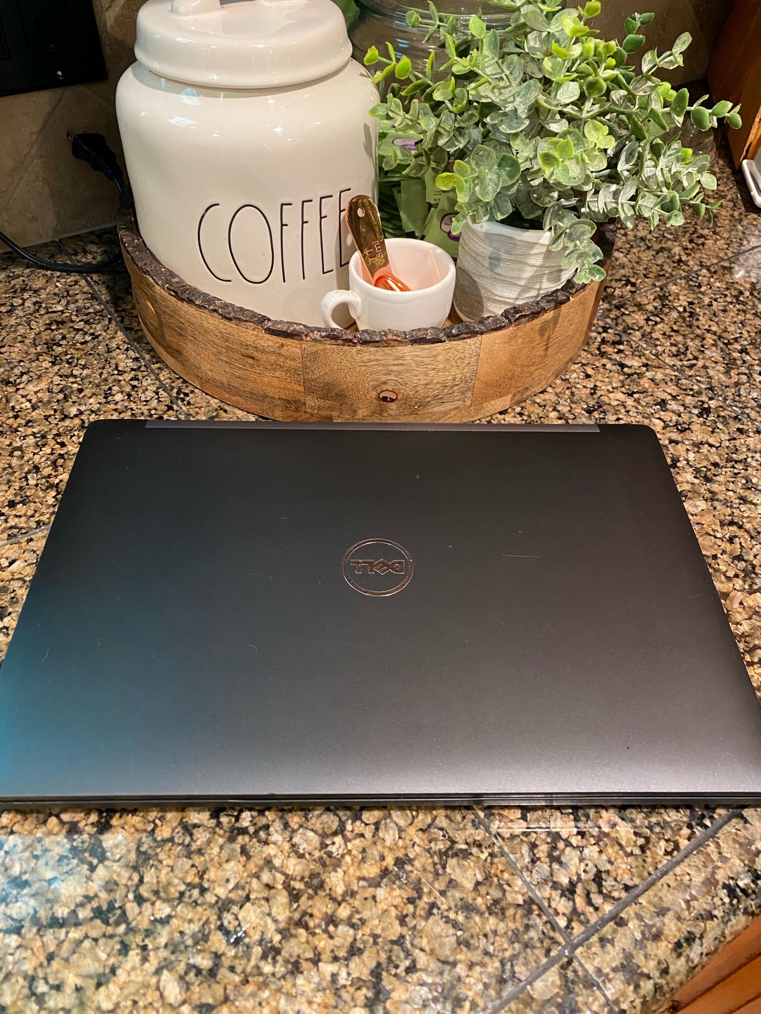 **Dell With Sim Card Slot, 7th Gen i7, Bluetooth, HDMI, and SSD