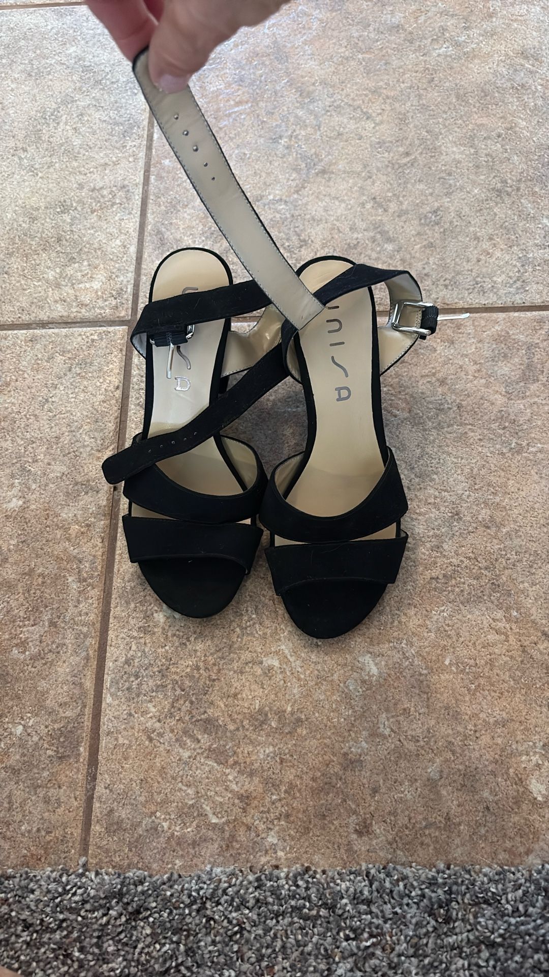 Unisa Unrexxa black fabric 3-inch heel sandals