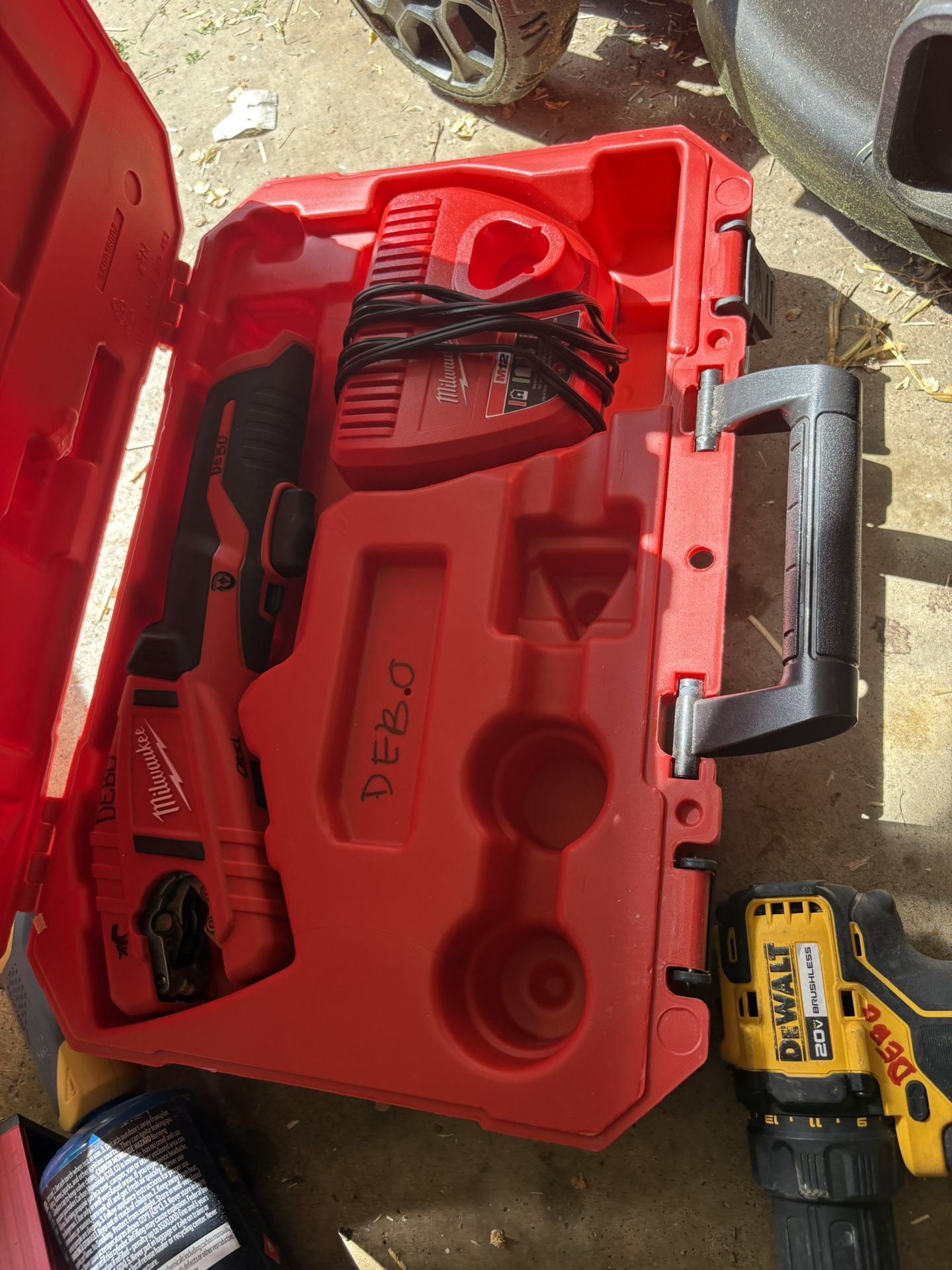 Milwaukee M12 Cordless Copper Tubing Cutter *battery will come with it as well*