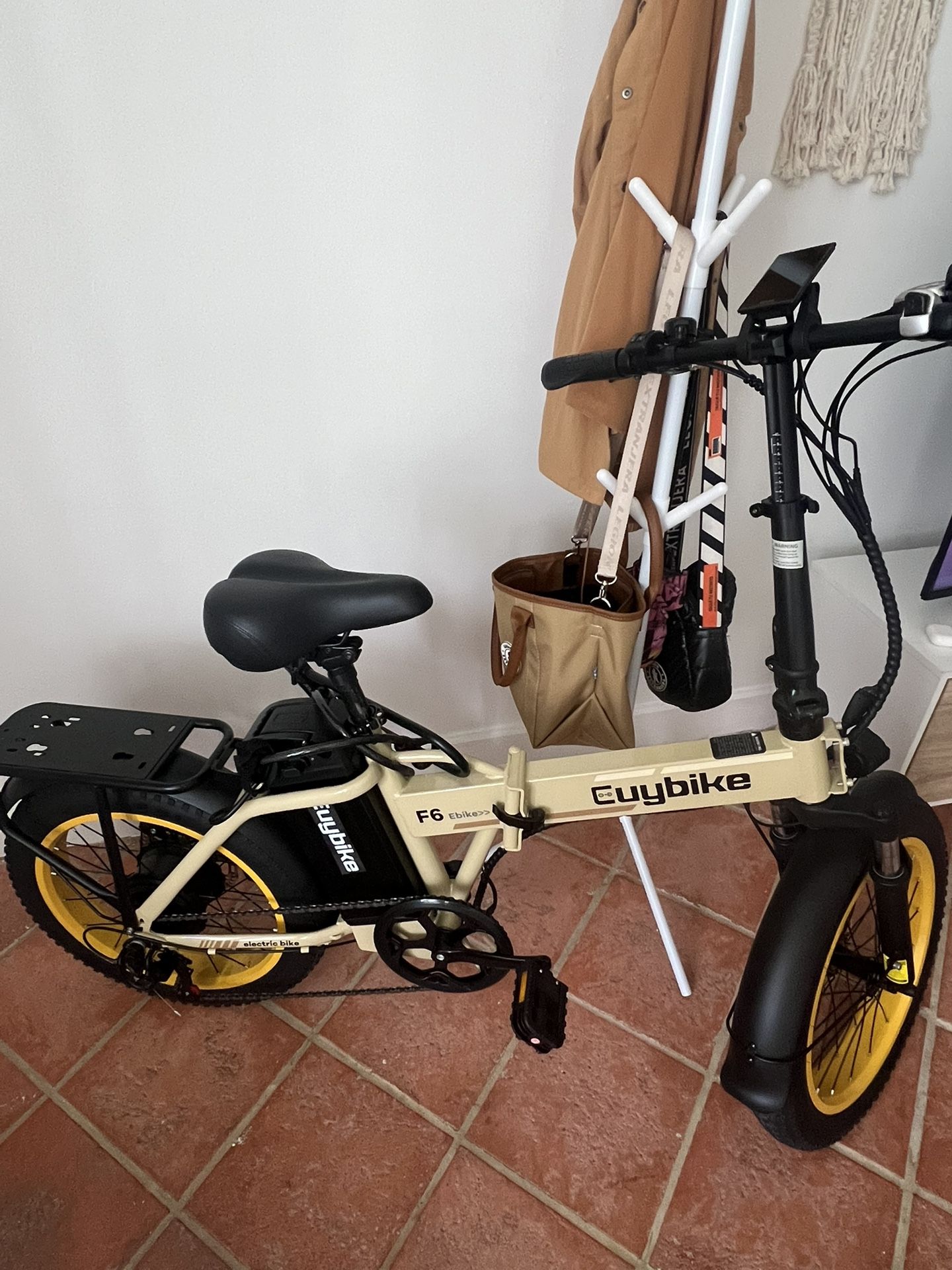 Electric bike new with basket and double padlock FIRM PRICE NOT NEGOCIABLE