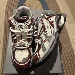 Balenciaga Runners Mens Size 9/42 190$