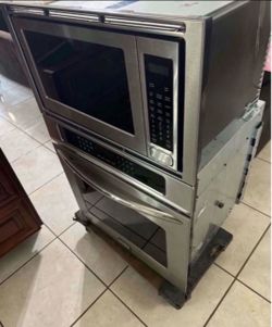 Frigidaire Gallery Oven & Microwave- Excellent Condition