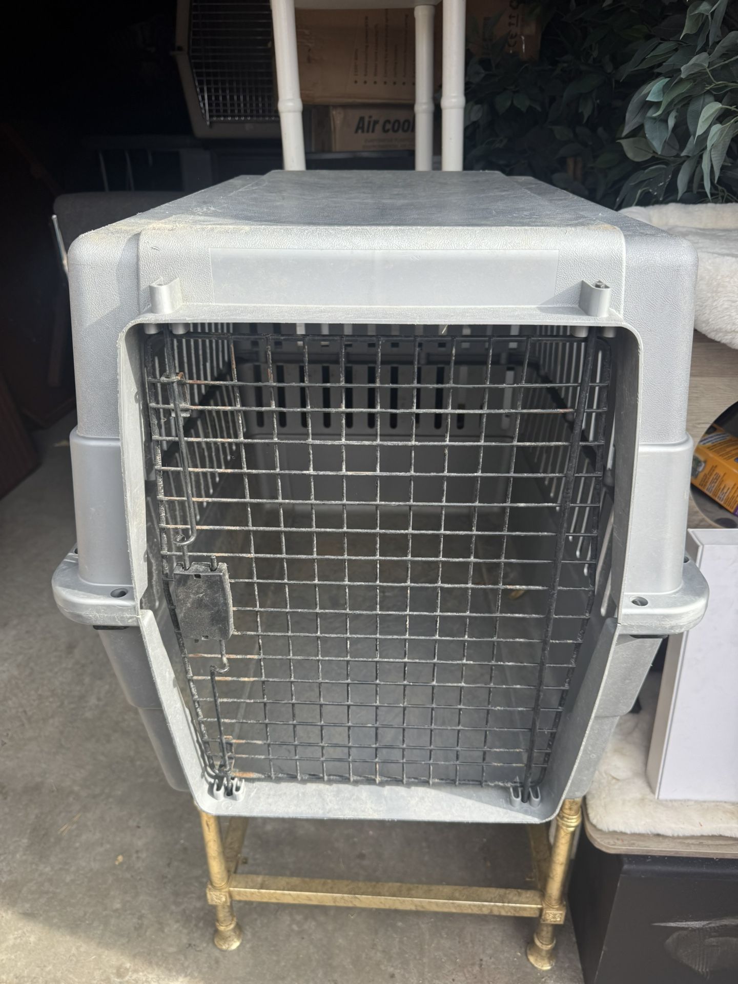 Large Pet Crate / Dog Kennel