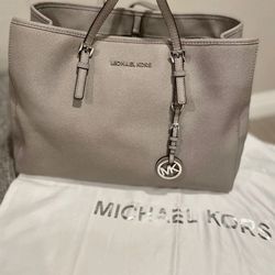 Michael Kors Jet Set Saffiano Large Tote Handbag 