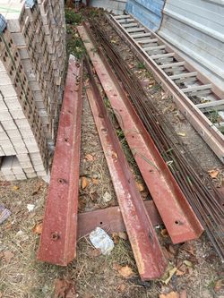 Red Painted Steel Angle Iron Bars