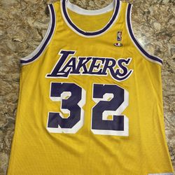 TAKING BEST OFFER! Los Angeles Lakers Magic Johnson Jersey 