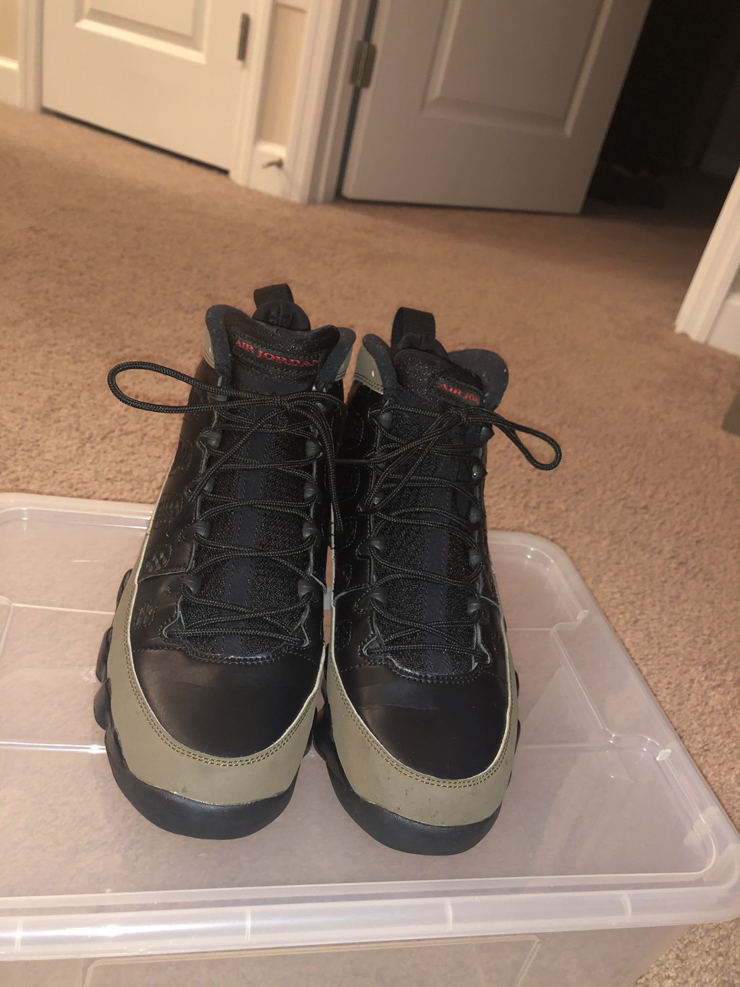 Olive 9s Size 8