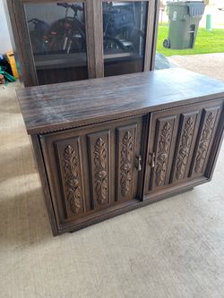Entertainment center