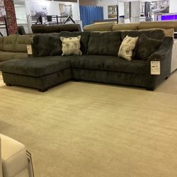 Biddeford 2pc Sectional with Chaise