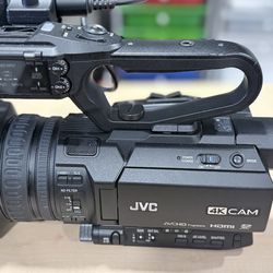 JVC GY-170U 4K With Batteries & Charger