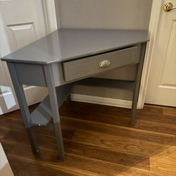 Corner desk
