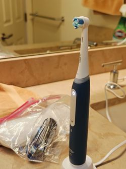 iO Series 4 Rechargeable Electric Toothbrush

