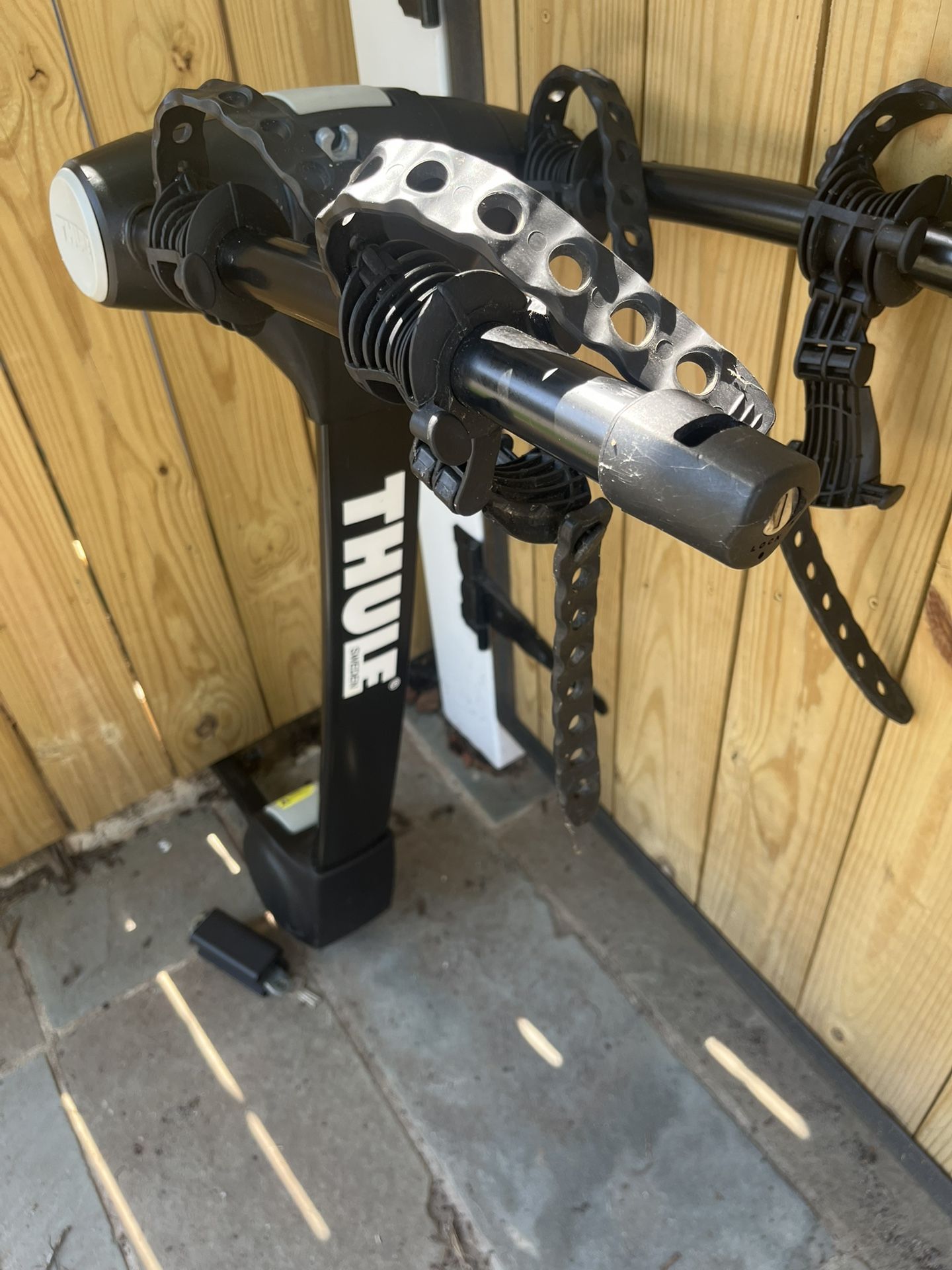 Thule hitch mounted bike rack like new