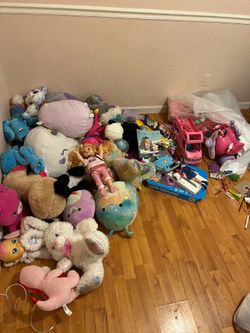 Plushies and kids toys 🧸