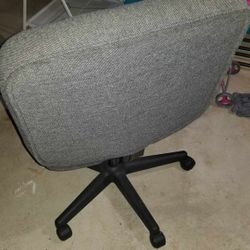 rolling and ajustable office chair