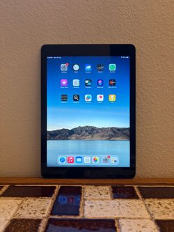 Apple iPad 6th Gen (2018) | 32GB Wi-Fi - Great Condition!