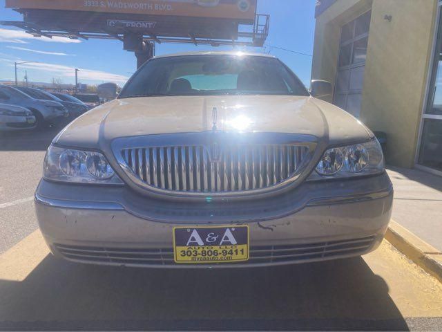 2005 Lincoln Town Car