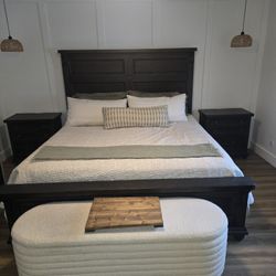 Darvin King Bedroom Set