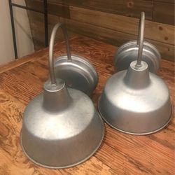 2 OUTDOOR LIGHT FIXTURE