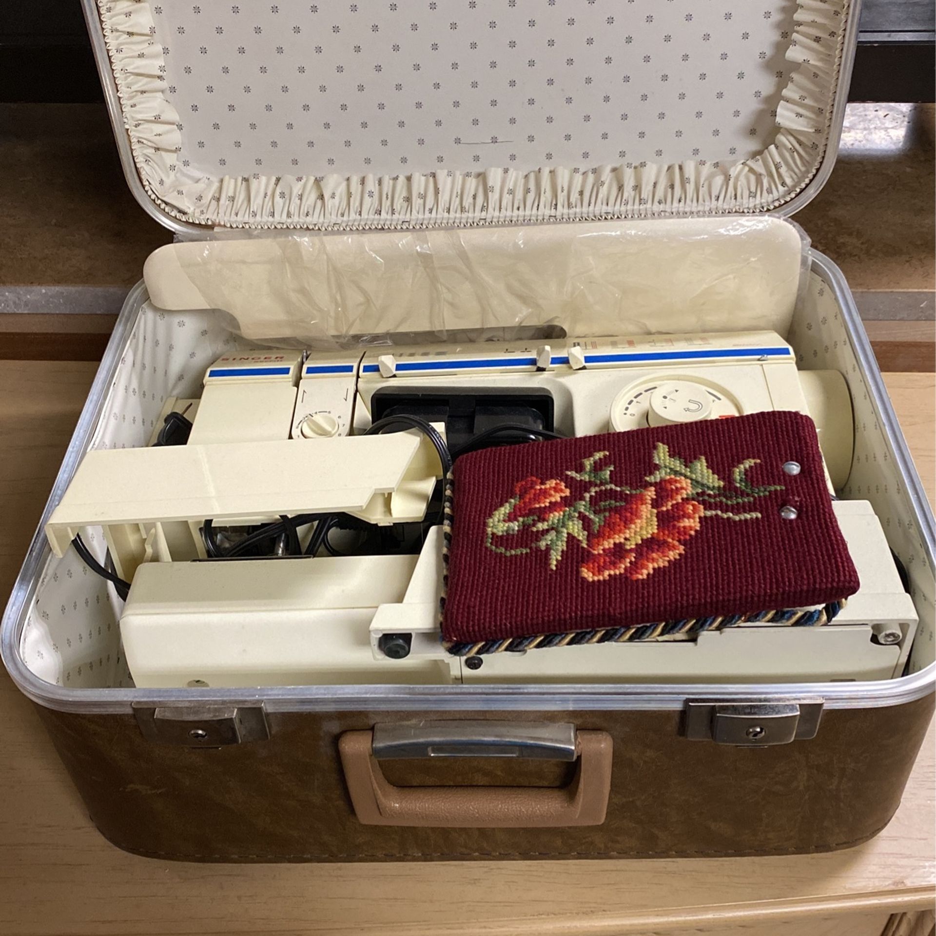 Singer Sewing Machine W/ Booklet