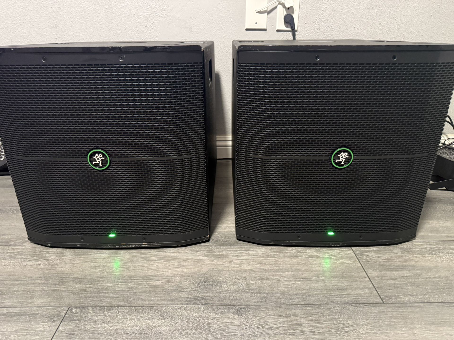 Mackie Thump 115S 15” 1400 W Powered Subwoofer Pair