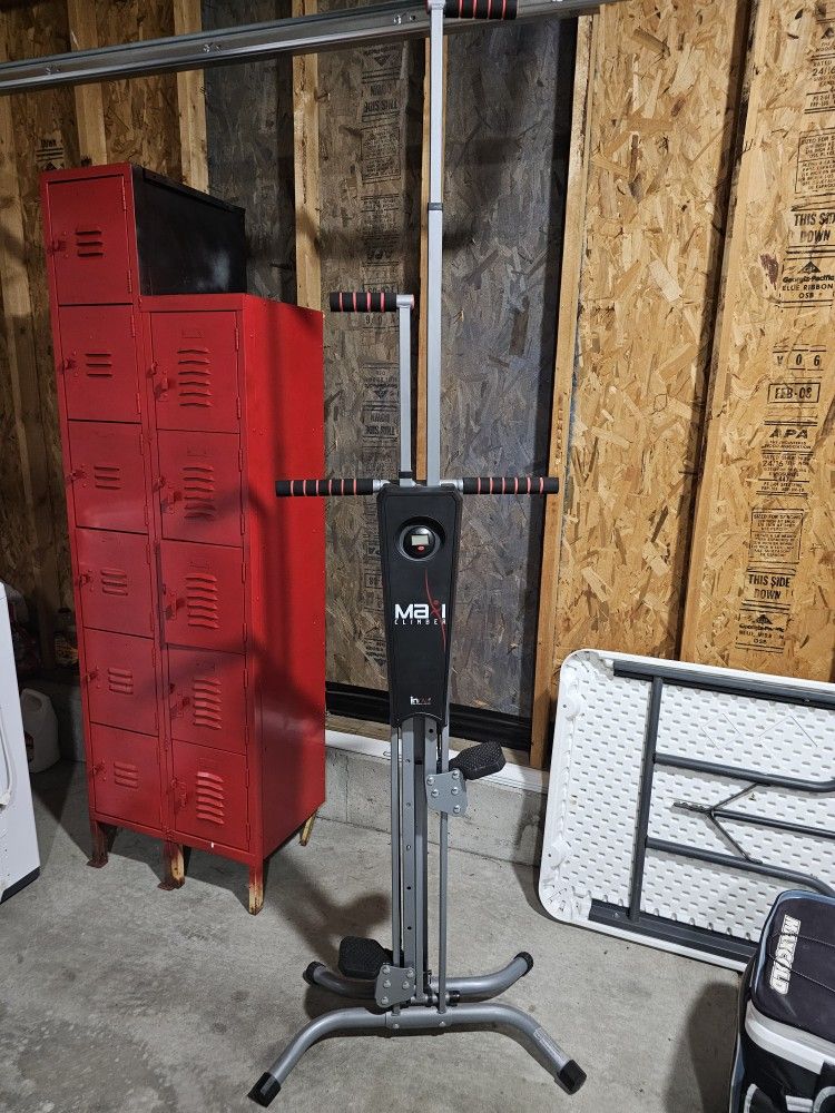 $25.00 - MAXI CLIMBER EXERCISE MACHINE! LIKE NEW CONDITION!