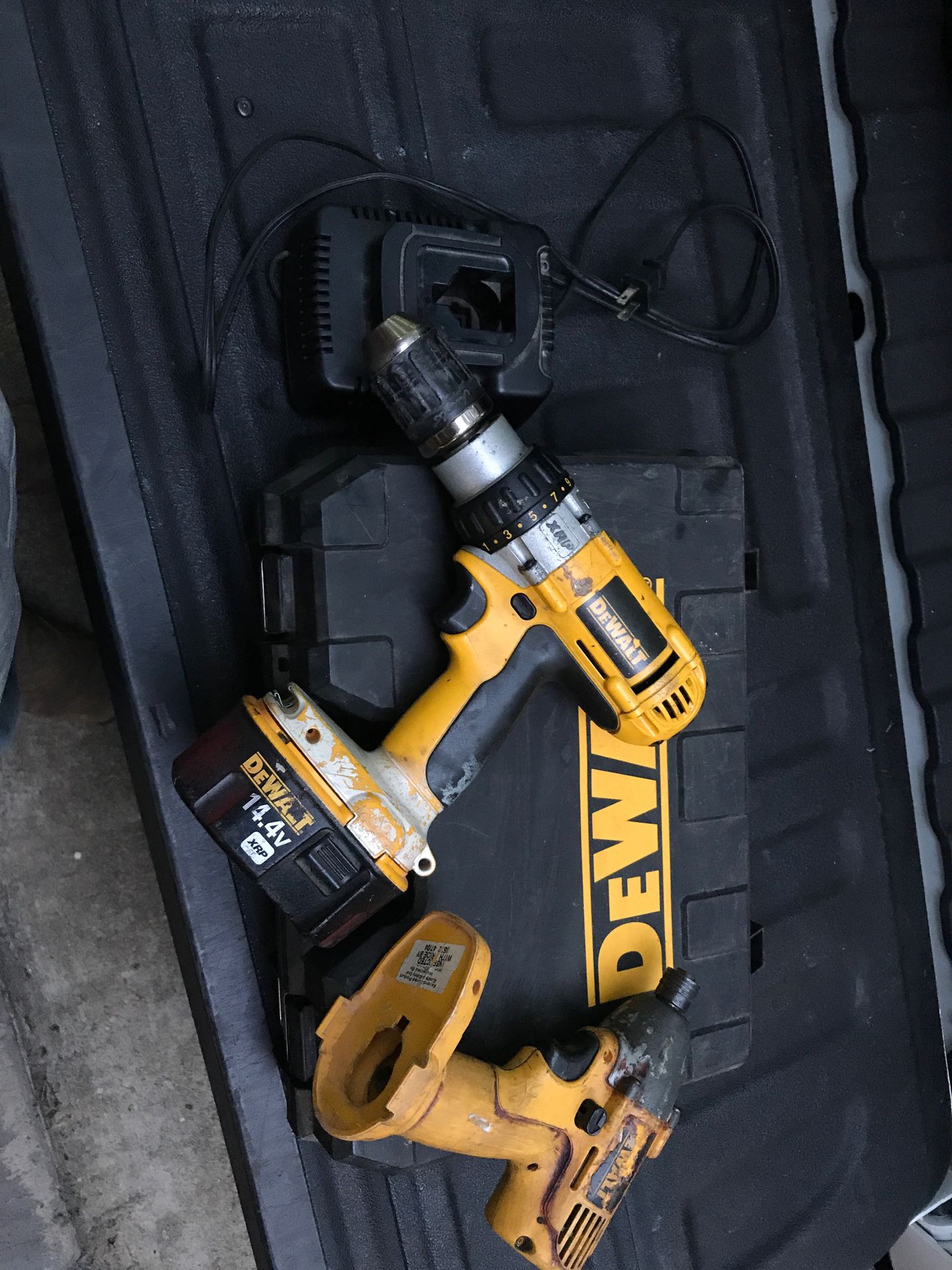 Dewalt drill and impact with one battery and charger