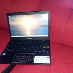 Asus LAPTOP**LIKE NEW**
